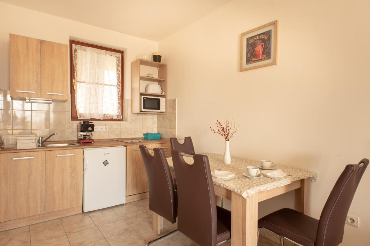 Modor Apartman Alsópáhok Esterno foto