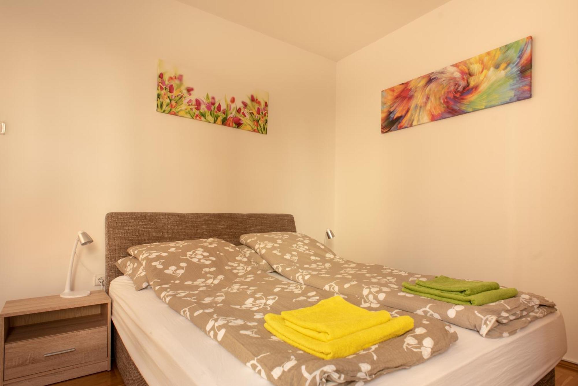 Modor Apartman Alsópáhok Esterno foto