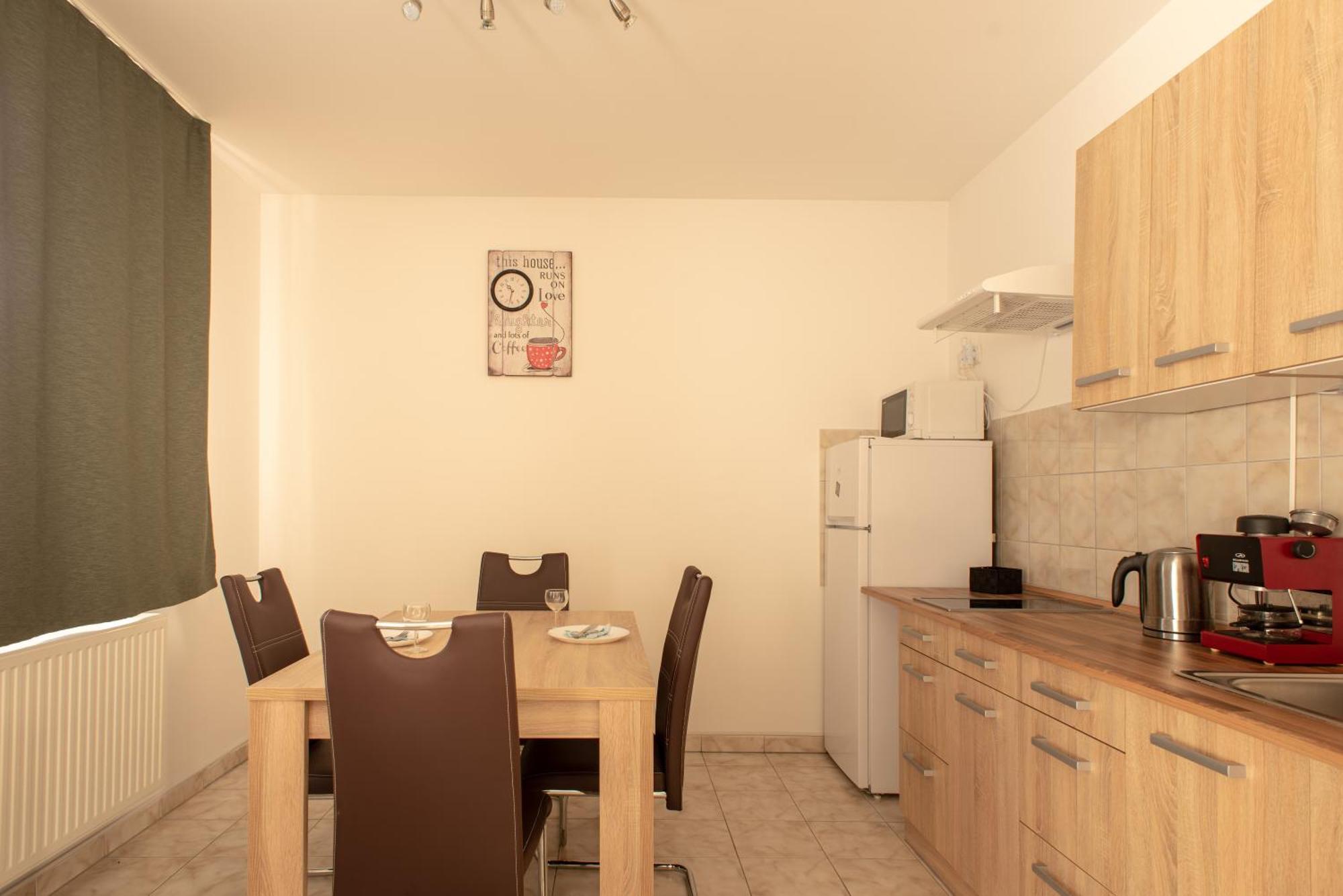 Modor Apartman Alsópáhok Esterno foto