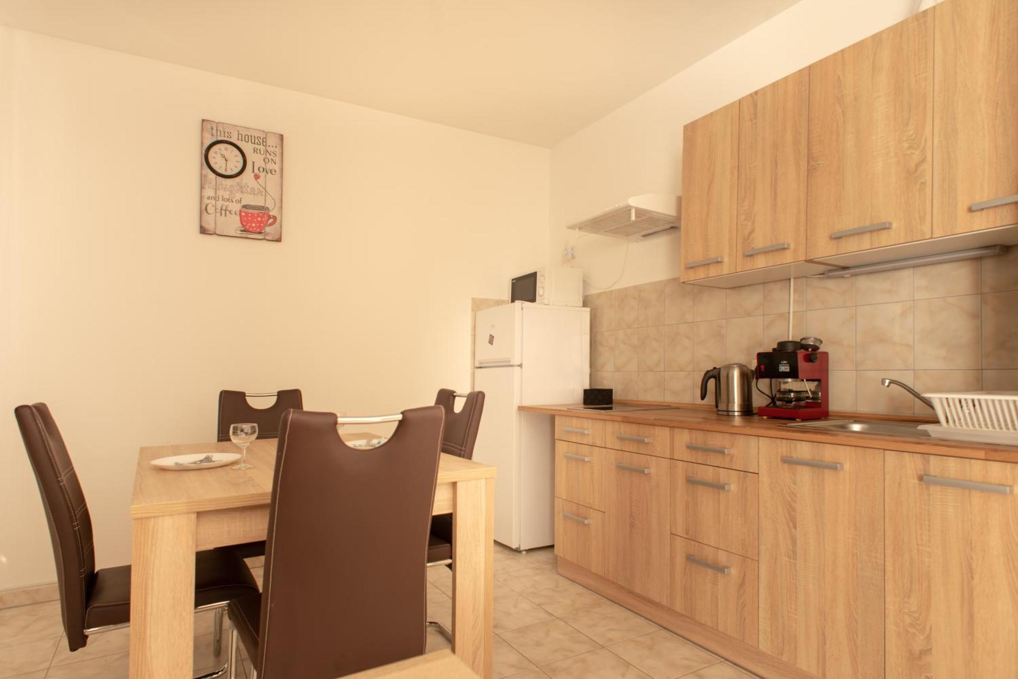 Modor Apartman Alsópáhok Esterno foto