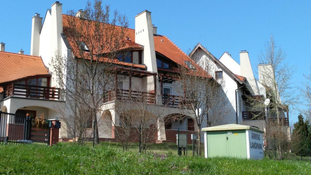 Modor Apartman Alsópáhok Esterno foto