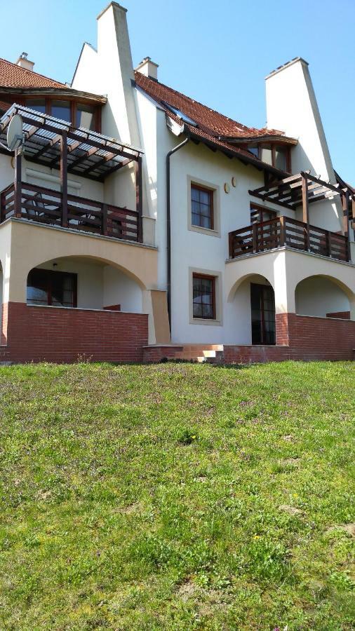 Modor Apartman Alsópáhok Esterno foto