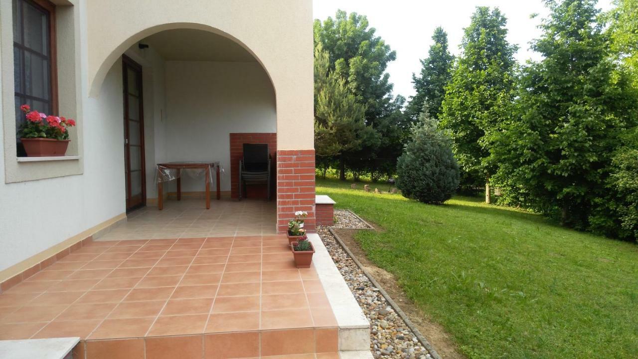 Modor Apartman Alsópáhok Esterno foto