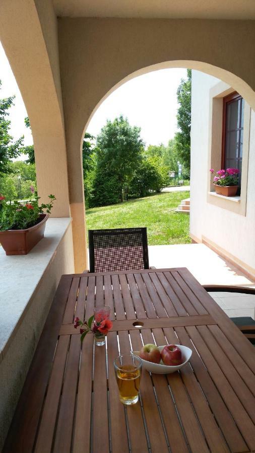Modor Apartman Alsópáhok Esterno foto