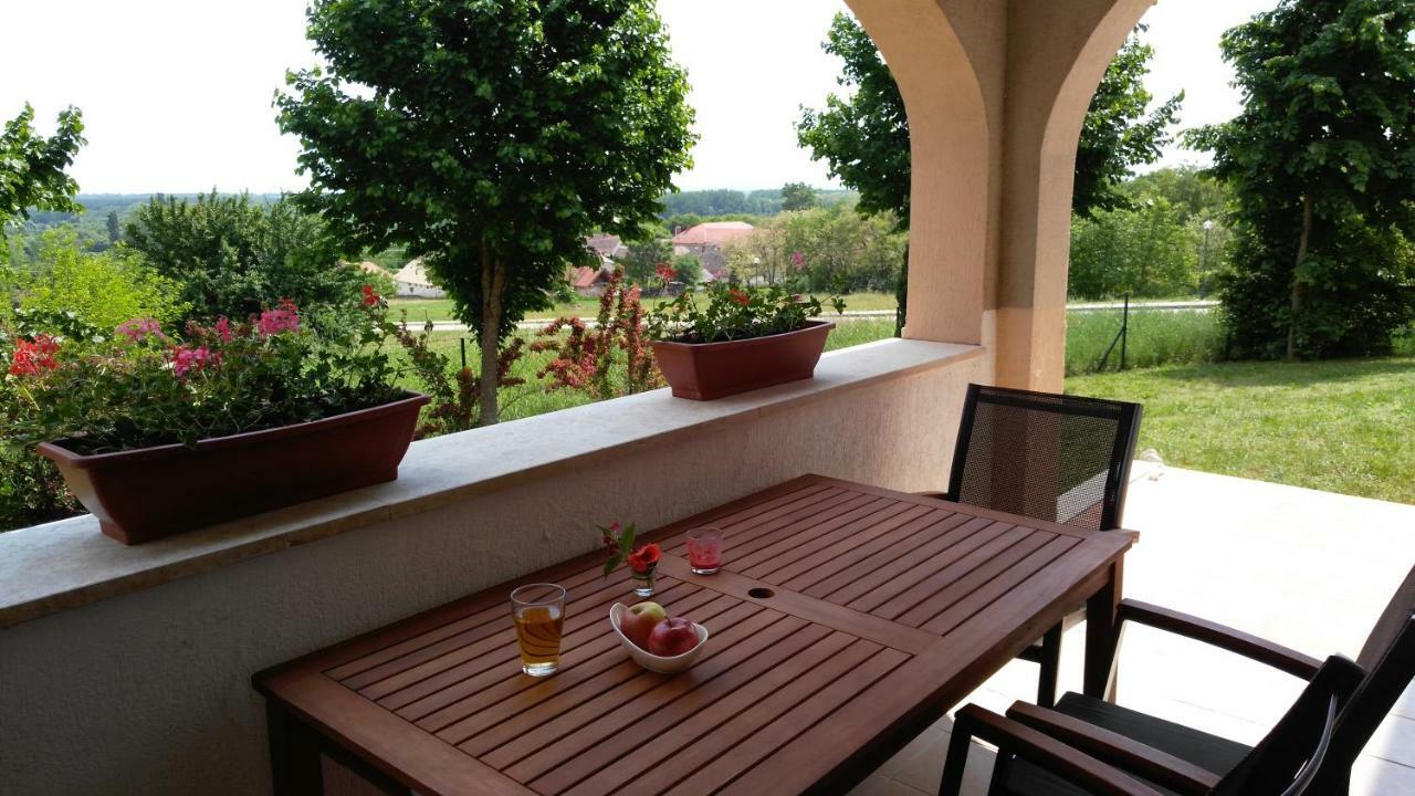Modor Apartman Alsópáhok Esterno foto